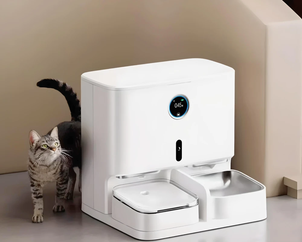 automatic cat feeder with camera